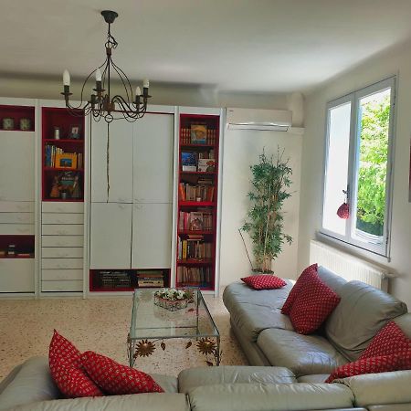 Villa Calme, Climatisee, Piscine, A 2 Pas Du Centre LʼIsle-sur-la-Sorgue Exteriör bild